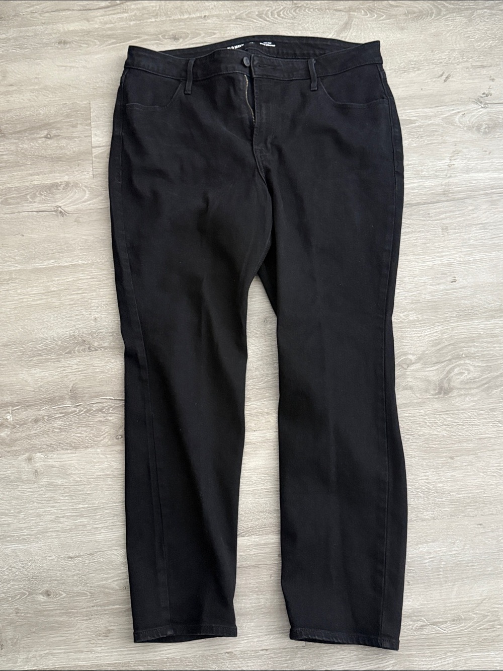 Old Navy Women’s High Rise WOW Straight Ankle Jeans, Size 16 Short, Black